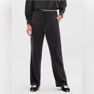 Athleta Seasoft Gray/Black Mid Rise Straight Pant Medium